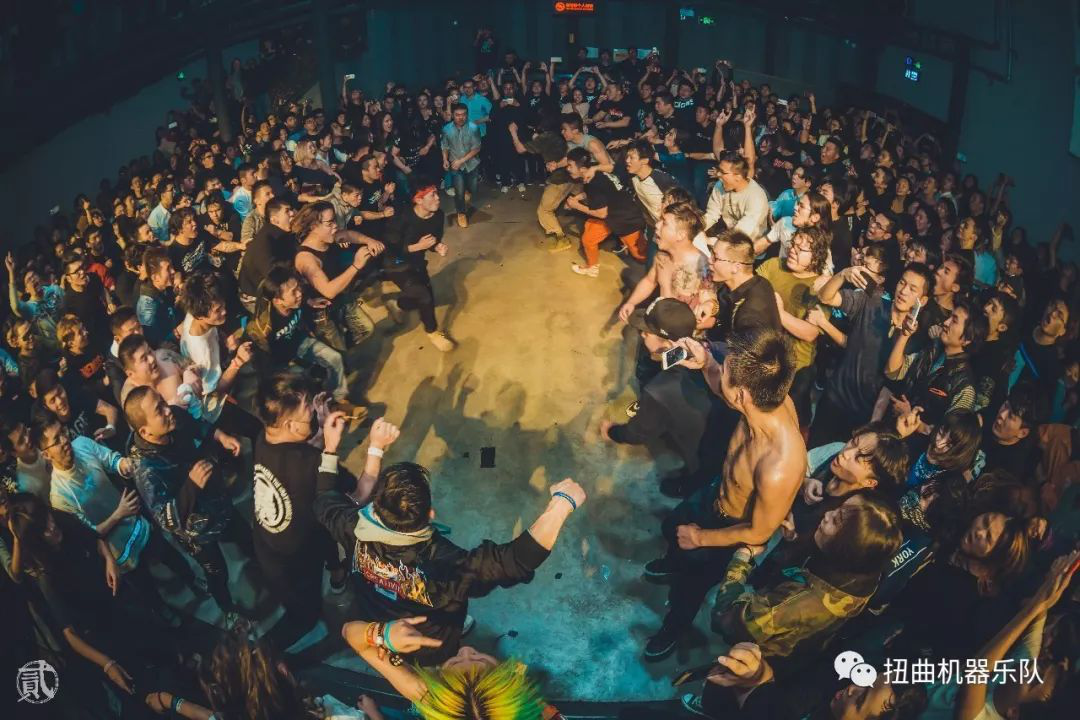 在活死人变成沙雕厂牌、被饭圈入侵之前，他们曾经靠着这种音乐风格大杀四方！ | 第7张