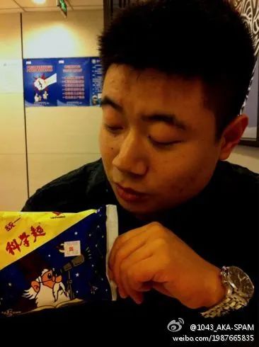 刘悦Spam生番 他不光在《说唱新世代》的舞台留下了金曲,其口头禅还成了节目中最火的弹幕 | 第3张 | 嘻哈中国 刘悦Spam生番 他不光在《说唱新世代》的舞台留下了金曲,其口头禅还成了节目中最火的弹幕 | 第3张