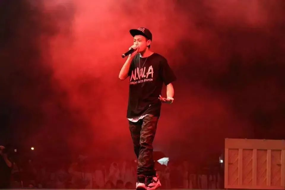 《说唱新世代》的综艺之王、著名高抬腿表演艺术家周密，是如何跨上央视的？