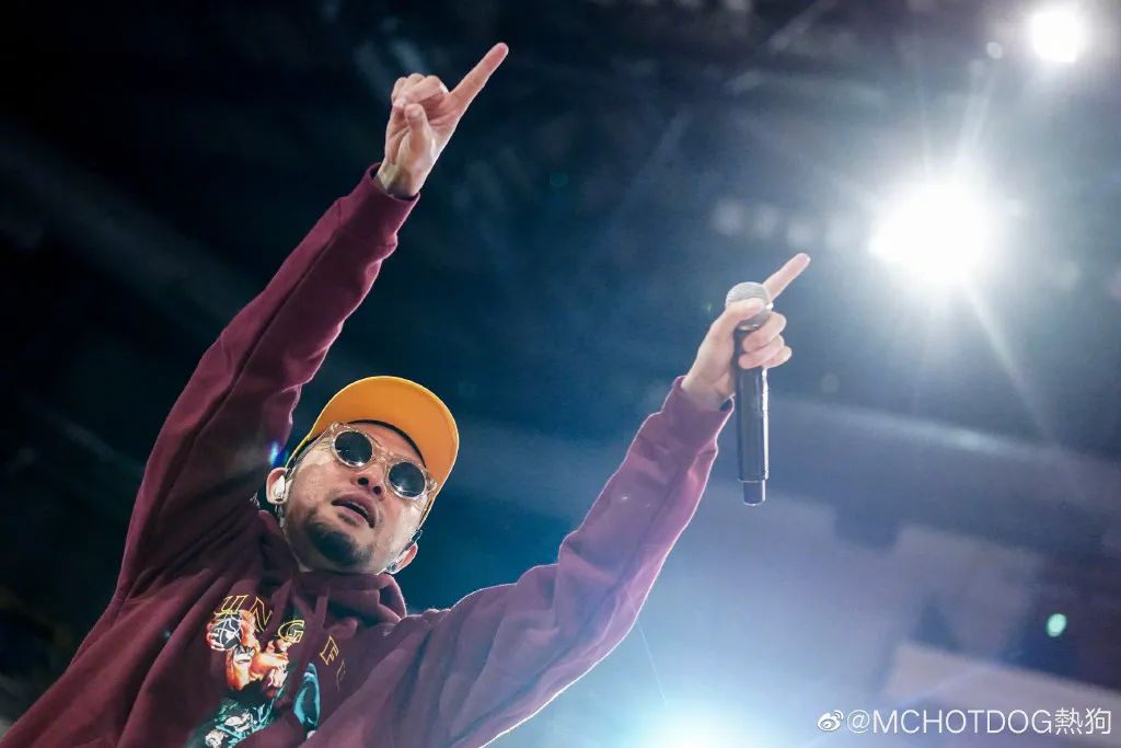 被骂背词的贝贝、胡闹的姜云升、要退圈的法老、乡巴佬谢宇杰...真励志还得是中文说唱？ | 第13张