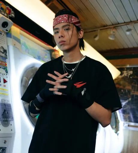 被骂背词的贝贝、胡闹的姜云升、要退圈的法老、乡巴佬谢宇杰...真励志还得是中文说唱？ | 第12张