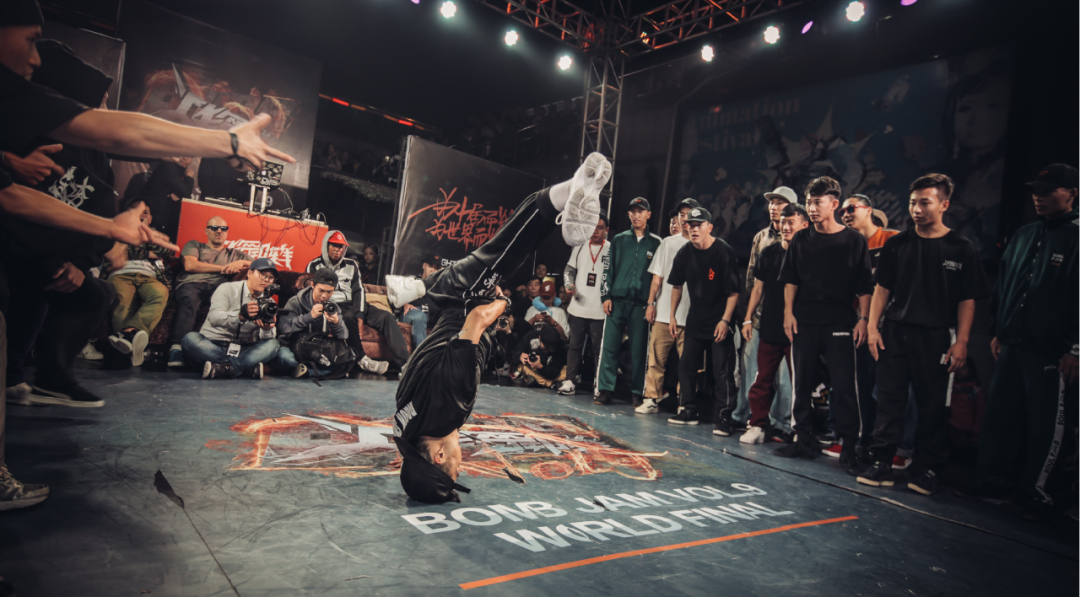 《这街》Bboy龙啸:看着身边人陆续不跳了,自己怎么坚持下去? | 第2张 | 嘻哈中国 《这街》Bboy龙啸:看着身边人陆续不跳了,自己怎么坚持下去? | 第2张