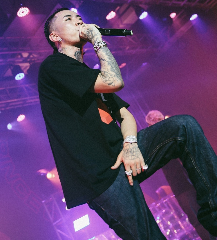 “疯狂砸门还打群架”?马思唯的巡演再次惹出事端! | 第1张 | 嘻哈中国 “疯狂砸门还打群架”?马思唯的巡演再次惹出事端! | 第1张