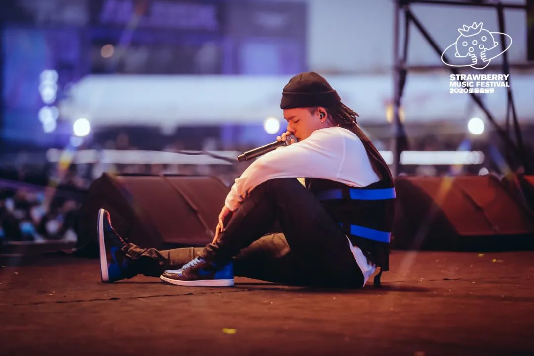 站在漩涡中心,硬汉黄旭展现柔情的另一面 | 第8张 | 嘻哈中国 站在漩涡中心,硬汉黄旭展现柔情的另一面 | 第8张