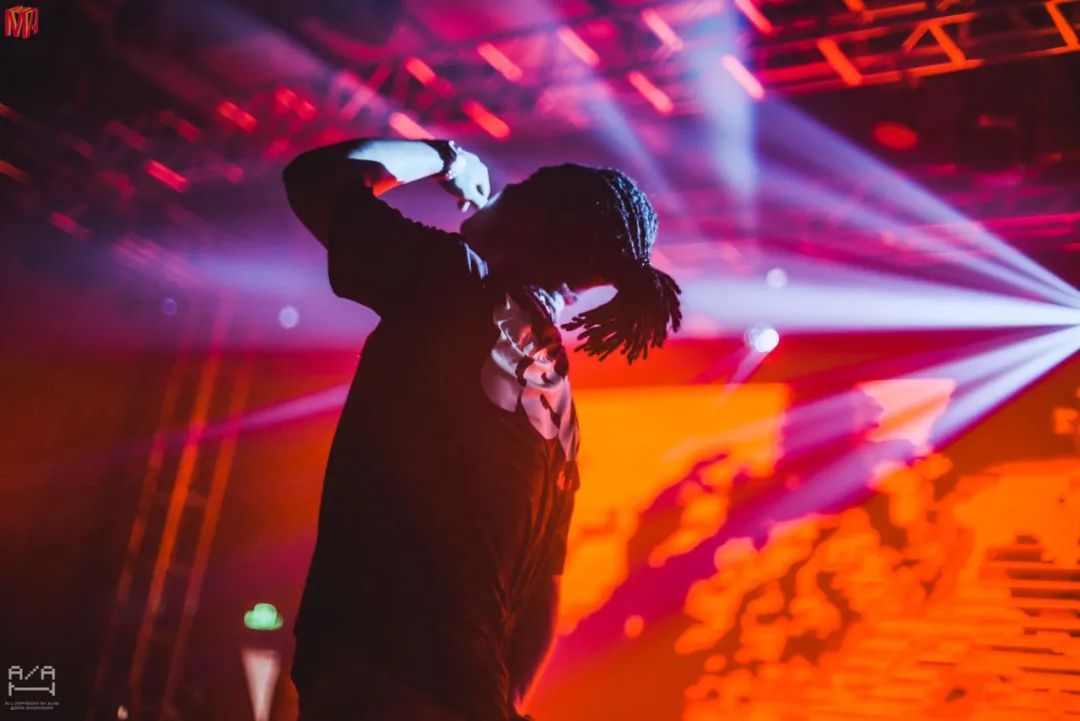 站在漩涡中心,硬汉黄旭展现柔情的另一面 | 第2张 | 嘻哈中国 站在漩涡中心,硬汉黄旭展现柔情的另一面 | 第2张