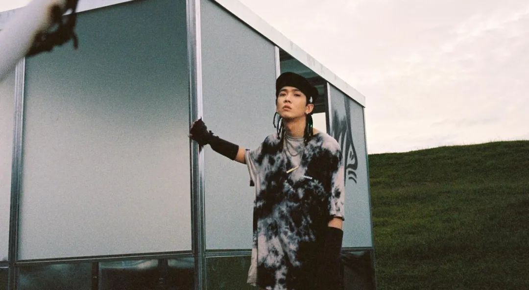 TT突然改名让大家别问自己从哪来，这下“你的男孩TT”真的成了过去式。