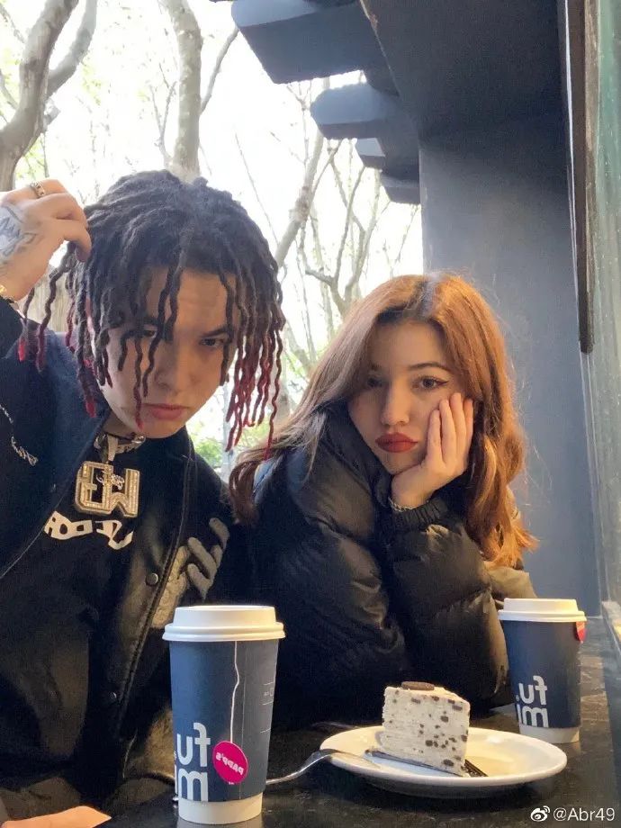 进来吃狗粮！Rapper们的爱情究竟能有多甜？