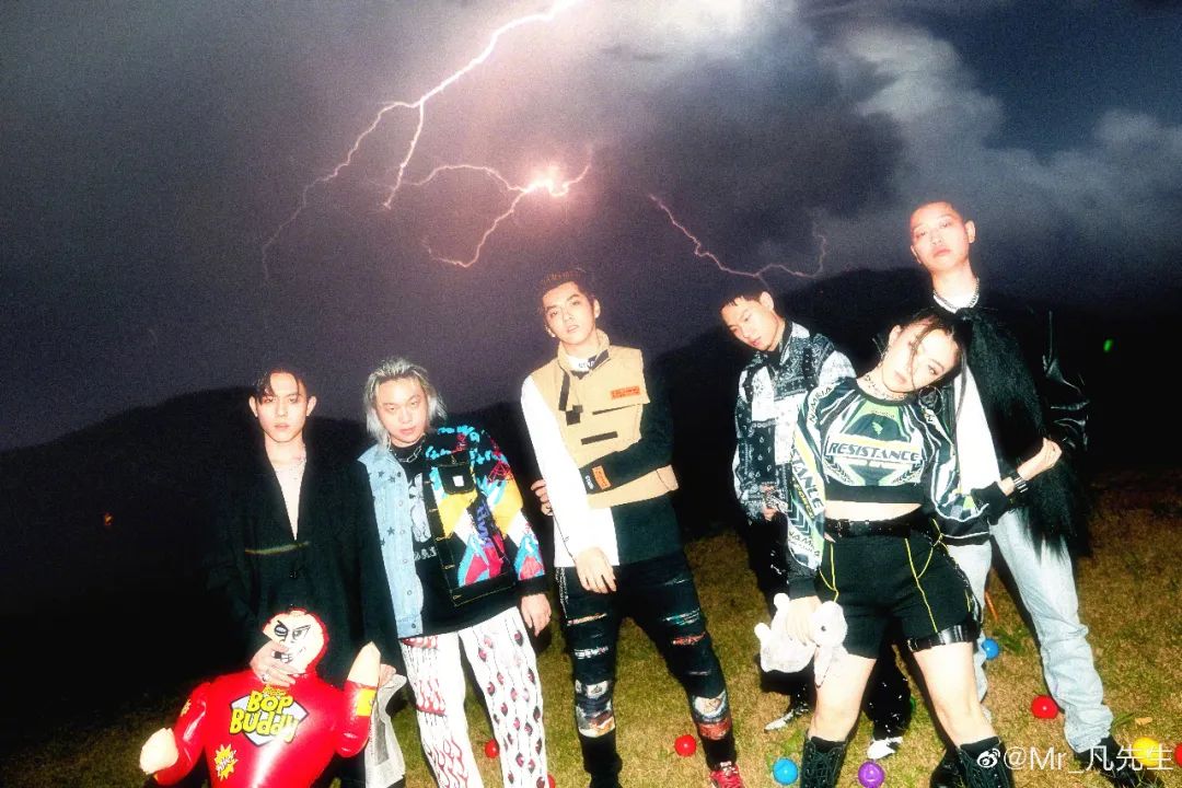 吴亦凡的厂牌20XXCLUB正式亮相，发布首支单曲《翱翔》