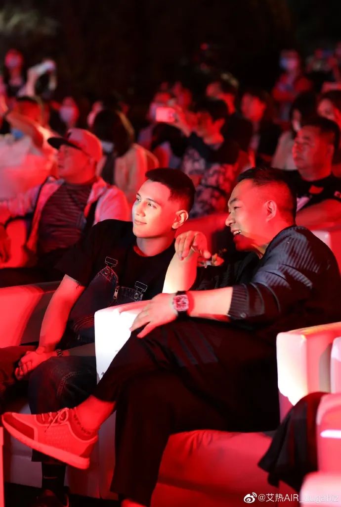 布瑞吉 艾热 福克斯加盟GAI所在的公司，GOSH主要成员纷纷被吴亦凡厂牌和种梦签下