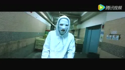 刀仔点赞爱国ins被骂，重要成员退出引争议，用粤语第一脏话和李嘉诚制造爆红单曲的他们，是香港最炙手可热的说唱组合