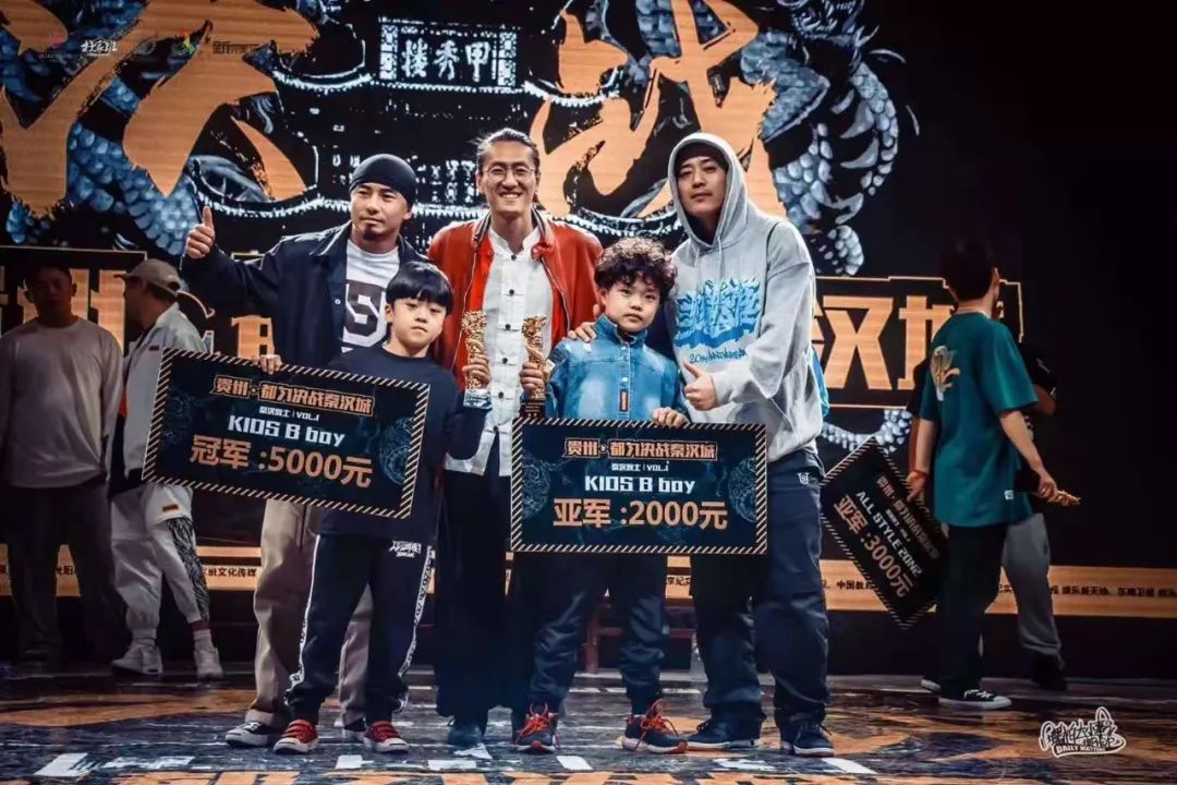 为街舞花费150万,STO最小队员,仅十岁Bboy刘杨郡楠,凭什么获得75个冠军? | 第2张 | 嘻哈中国 为街舞花费150万,STO最小队员,仅十岁Bboy刘杨郡楠,凭什么获得75个冠军? | 第2张