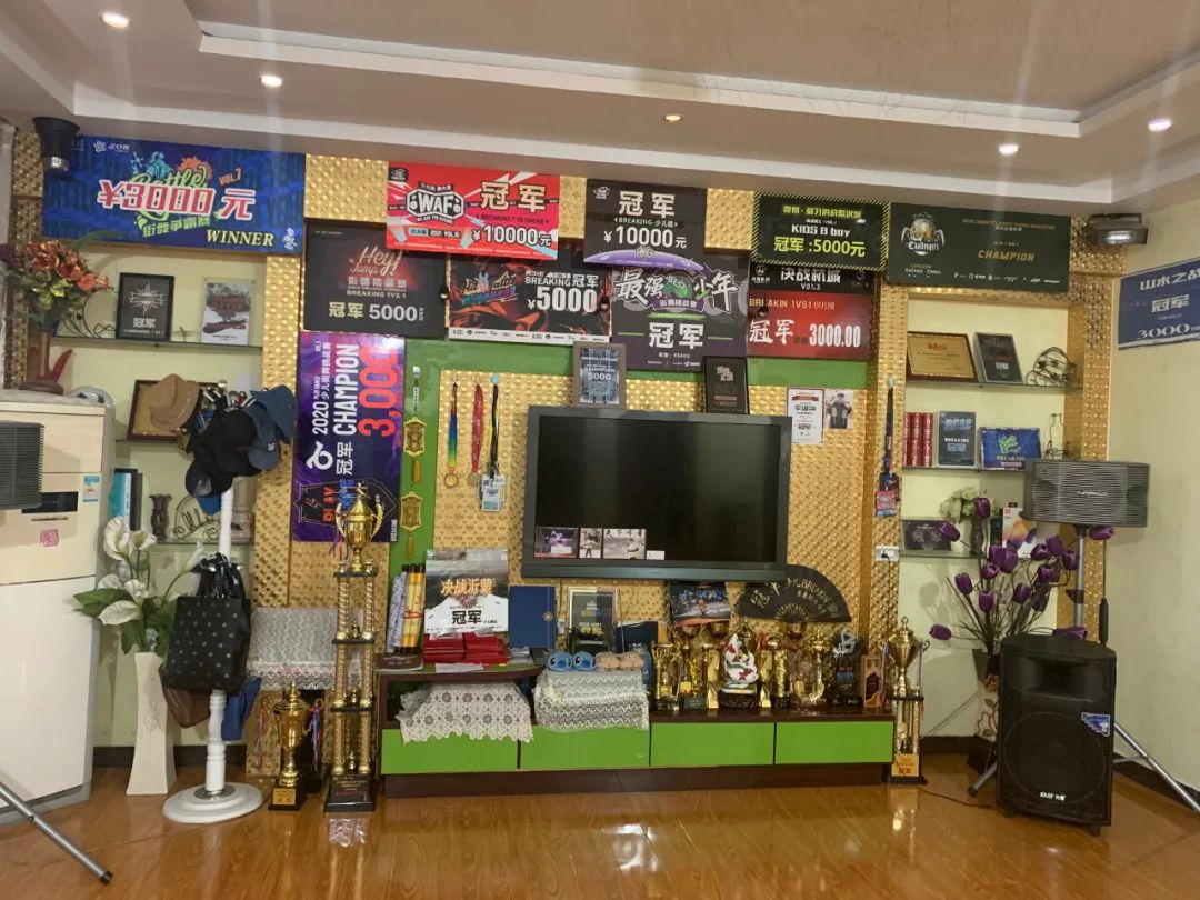 为街舞花费150万,STO最小队员,仅十岁Bboy刘杨郡楠,凭什么获得75个冠军? | 第10张 | 嘻哈中国 为街舞花费150万,STO最小队员,仅十岁Bboy刘杨郡楠,凭什么获得75个冠军? | 第10张