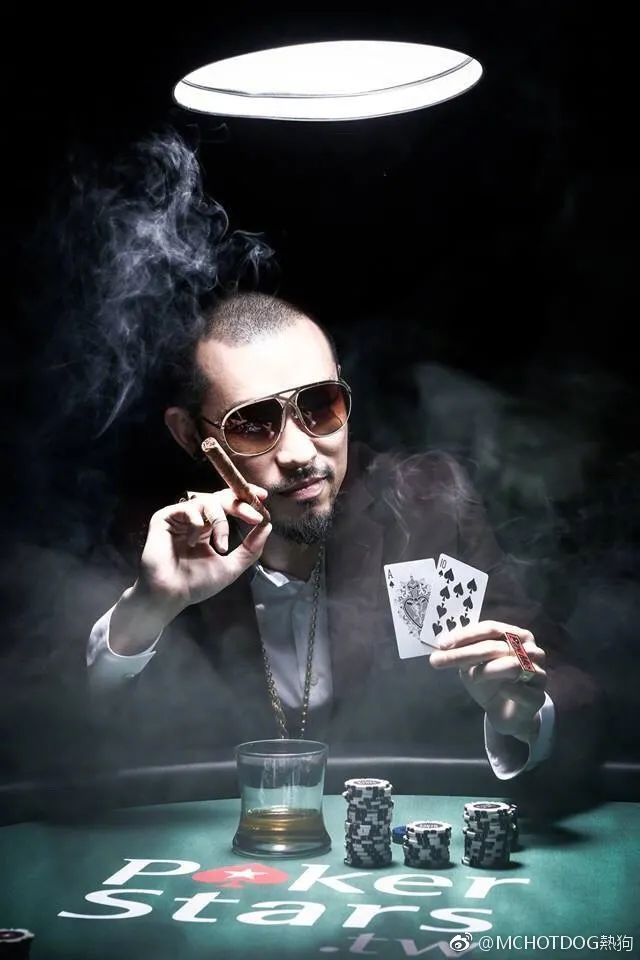 从我爱台妹到轻熟女27，再到“翘高你的屁股，阿姨”，热狗一直是那个老色批！