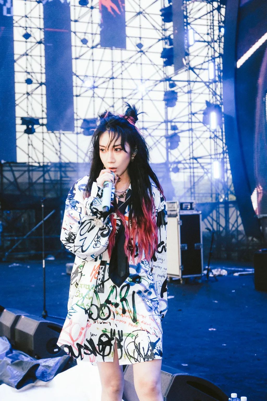 乃万因「盗摄」遭质疑!发文道歉却被网友骂:“搔首弄姿”! | 第17张 | 嘻哈中国 乃万因「盗摄」遭质疑!发文道歉却被网友骂:“搔首弄姿”! | 第17张