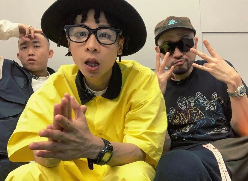 《听我的》诞生12强！《新说唱》一公！却还不定档？还有这些综艺也是各种Rapper！