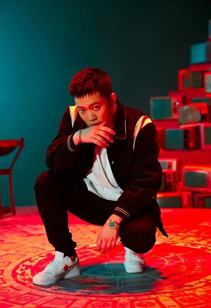 刚内涵过gai的pgone又发歌了这次成功登顶榜首