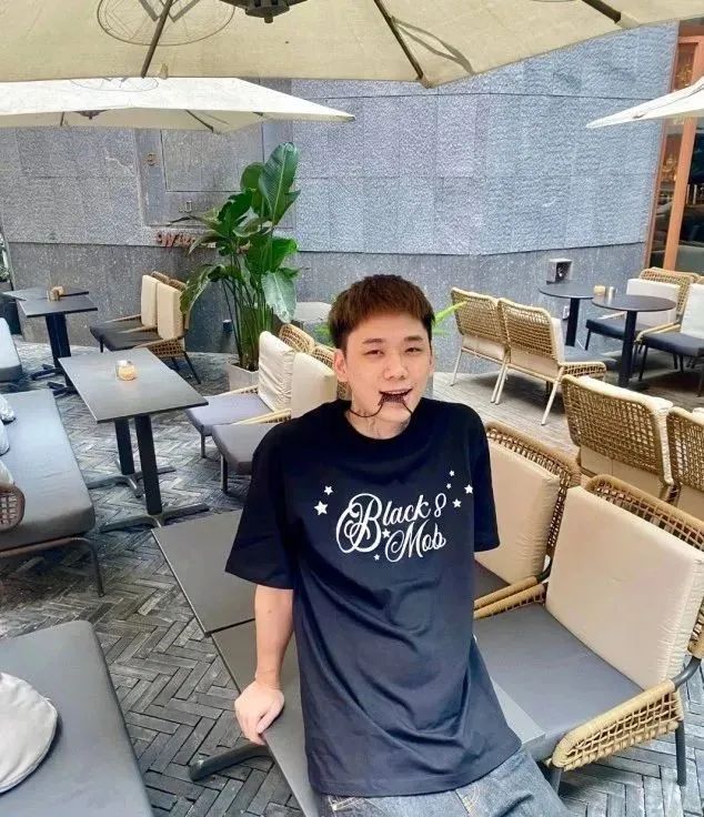 他是KnowKnow前队友,张靓颖战队五强成员,因隐婚 出轨 骗炮等黑料登上热搜第一 | 第4张 | 嘻哈中国 他是KnowKnow前队友,张靓颖战队五强成员,因隐婚 出轨 骗炮等黑料登上热搜第一 | 第4张