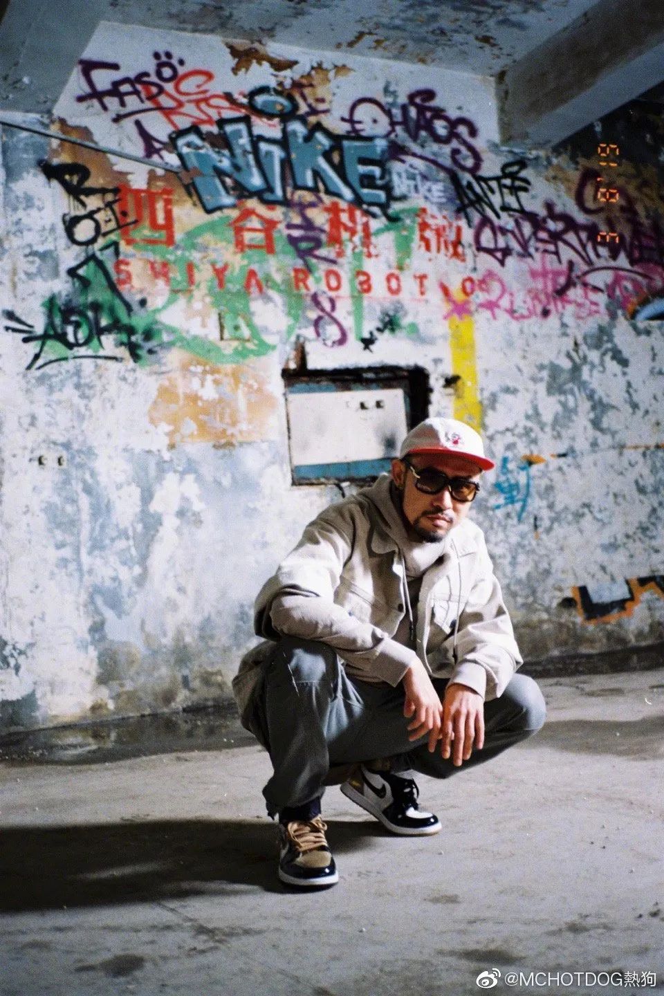 从我爱台妹到轻熟女27，再到“翘高你的屁股，阿姨”，热狗一直是那个老色批！