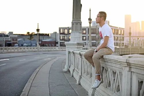 他是中文爵士说唱的代表人物，有嘻哈前就获得主流大奖，如今为何只想当个程序员？