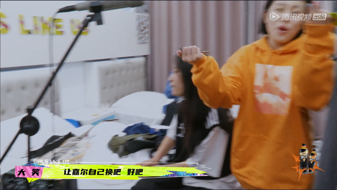 舞台消失还被恶意剪辑的大笑在深夜向《黑怕女孩》节目组开炮了！