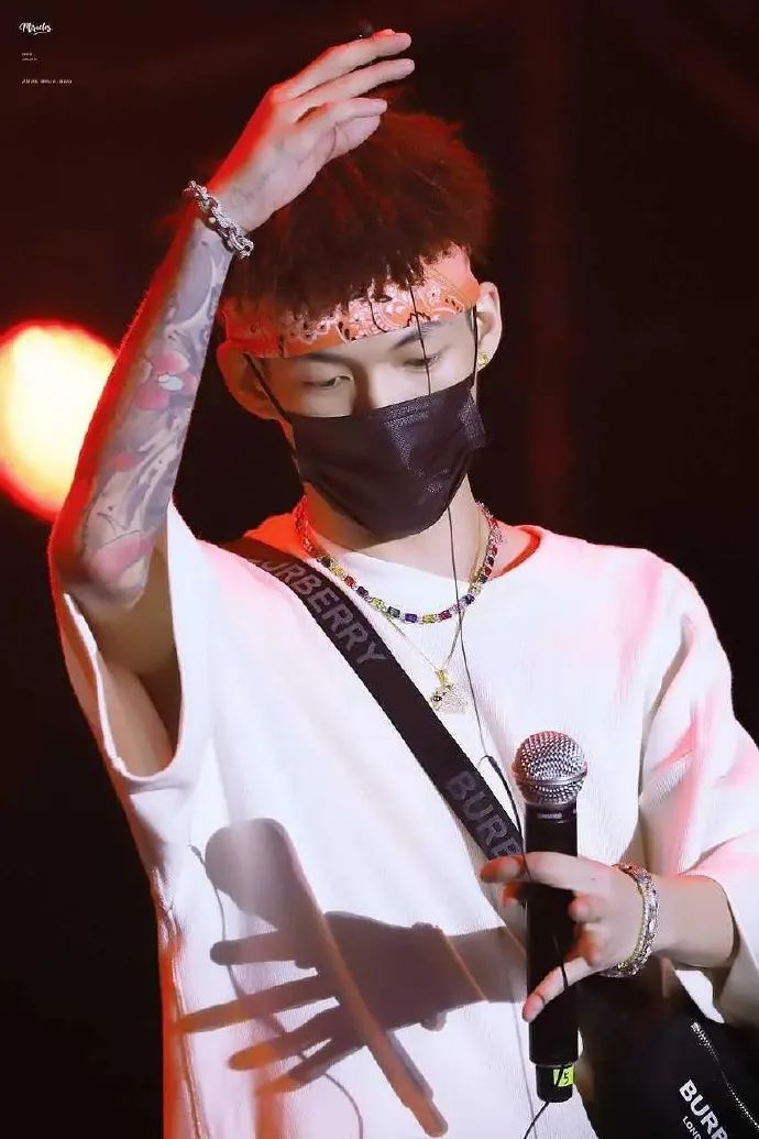 攒了一堆Demo不发，出道多年没有一张正式专辑…现在的贝贝是在吃老本吗？