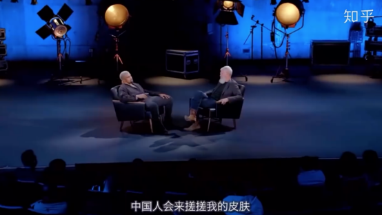 对着格莱美奖杯撒尿、竞选美国总统，这位曾经的南京小学生如今是世界最富的rapper