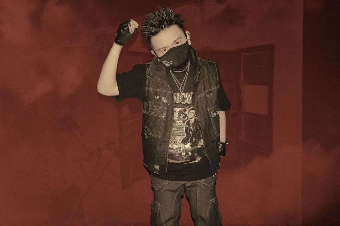 当深蓝法老光光聚在一起,小安迪不再是快嘴天花板,而是把自己关进了“封闭世界”。 | 第7张 | 嘻哈中国 当深蓝法老光光聚在一起,小安迪不再是快嘴天花板,而是把自己关进了“封闭世界”。 | 第7张