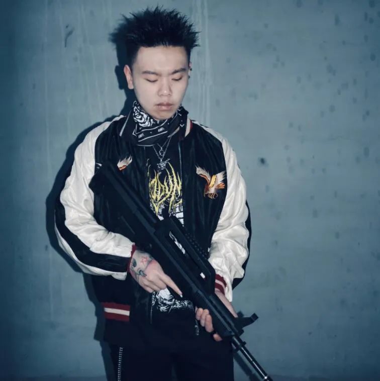 当深蓝法老光光聚在一起,小安迪不再是快嘴天花板,而是把自己关进了“封闭世界”。 | 第12张 | 嘻哈中国 当深蓝法老光光聚在一起,小安迪不再是快嘴天花板,而是把自己关进了“封闭世界”。 | 第12张