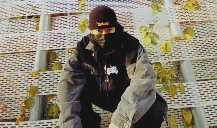 PG One卸载了微博 关闭了朋友圈 清空了微博小号，表示最近心态有些崩溃，看不见希望