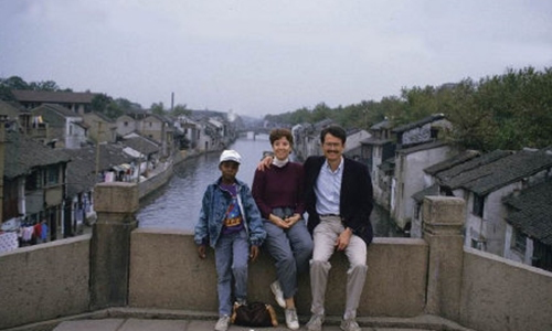 对着格莱美奖杯撒尿、竞选美国总统，这位曾经的南京小学生如今是世界最富的rapper