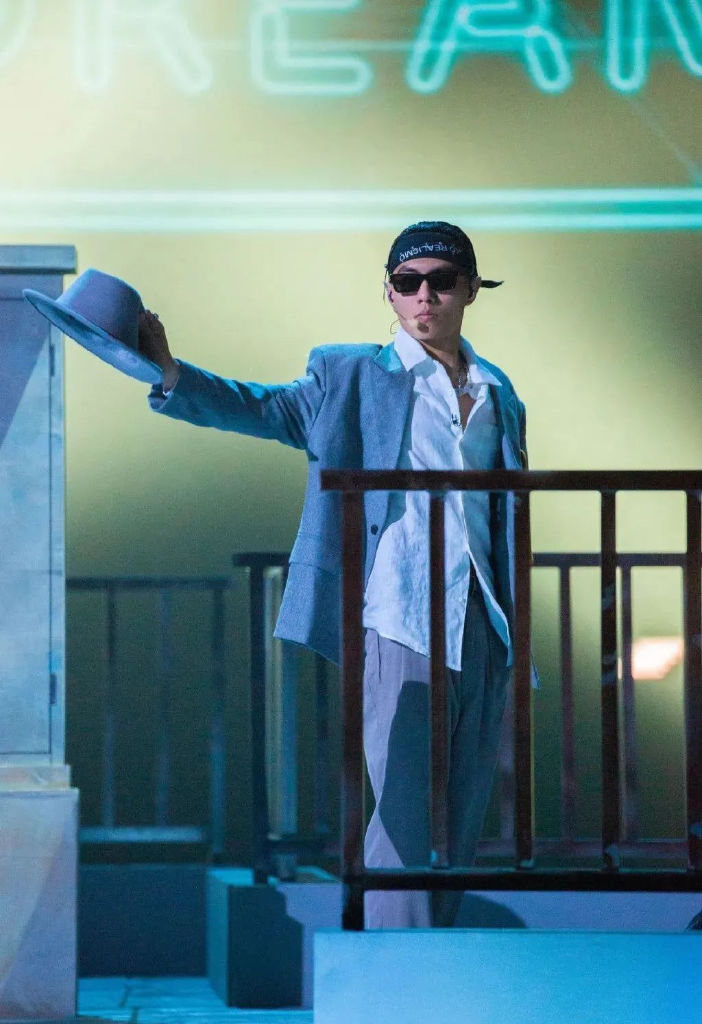 假HIPHOP？热狗在节目里跳舞惨遭网友质疑！