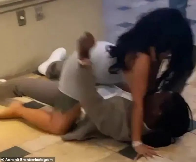 与麻辣鸡发生beef，公开称赞中国防疫表现，她是如何从脱衣舞女郎晋升为饶舌女王的