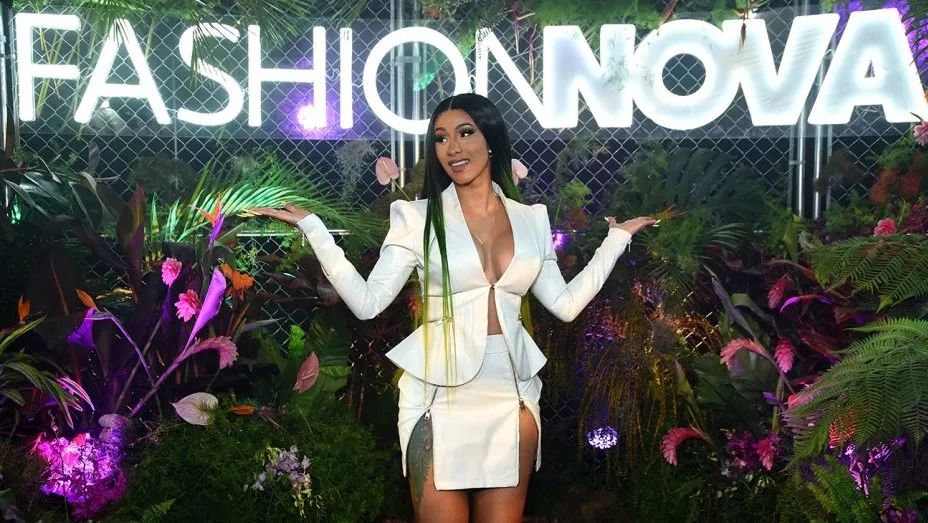 与麻辣鸡发生beef，公开称赞中国防疫表现，她是如何从脱衣舞女郎晋升为饶舌女王的