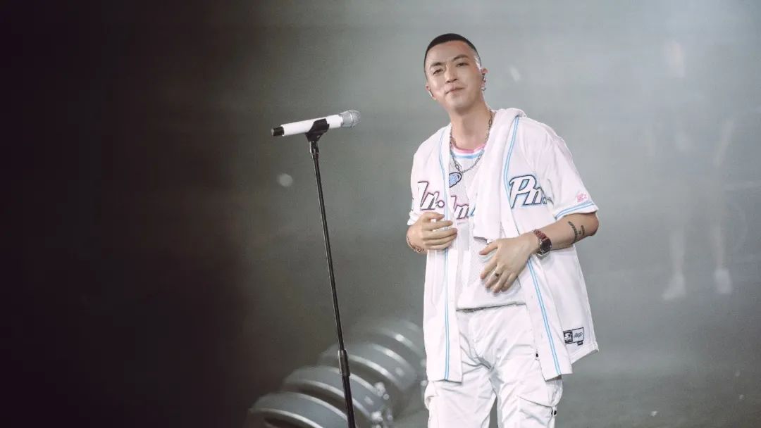 我为什么给Jony J的新专辑《24時·Am》打出了不及格的五分 | 第4张 | 嘻哈中国 我为什么给Jony J的新专辑《24時·Am》打出了不及格的五分 | 第4张