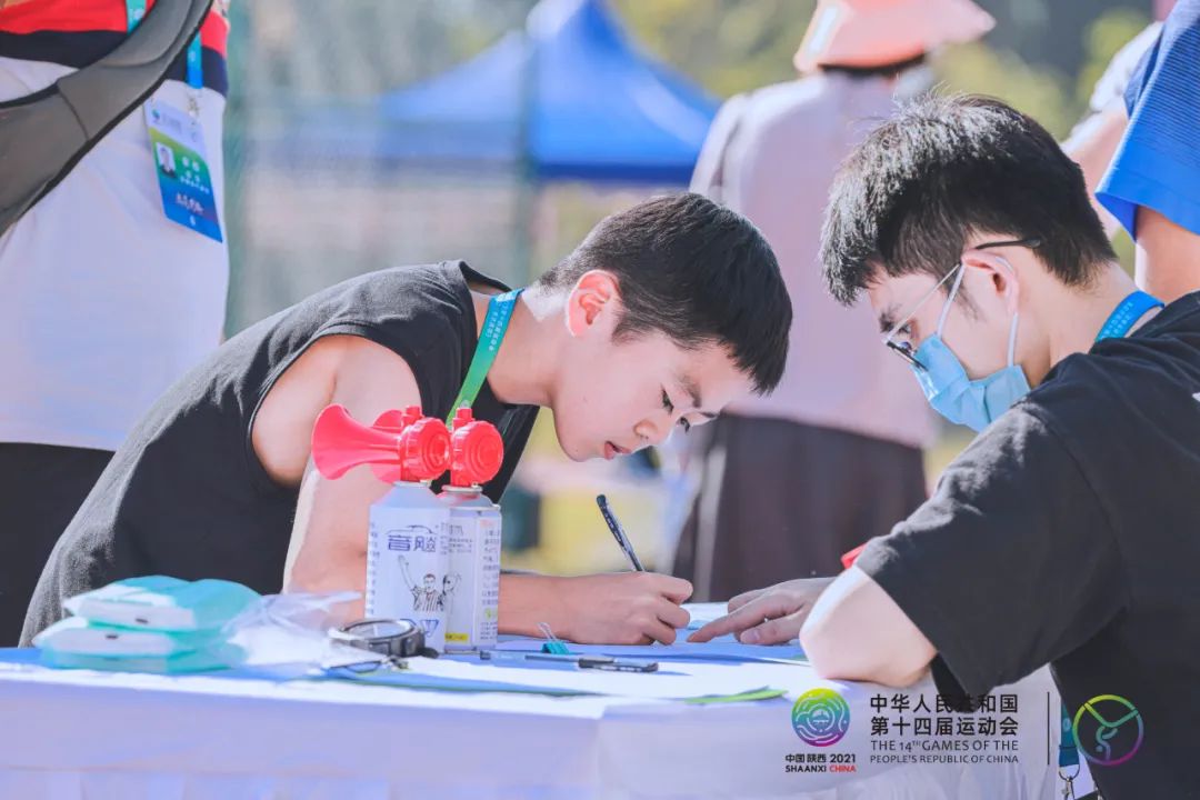 全运会最小Bboy,10岁的刘杨郡楠获得学校表彰,将迎来100冠! | 第4张 | 嘻哈中国 全运会最小Bboy,10岁的刘杨郡楠获得学校表彰,将迎来100冠! | 第4张