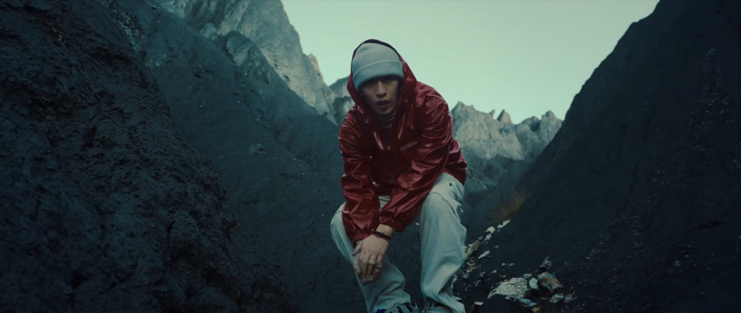 rapper们的酒局:两个“明星”三个妞还有四个“经纪人” | 第3张 | 嘻哈中国 rapper们的酒局:两个“明星”三个妞还有四个“经纪人” | 第3张