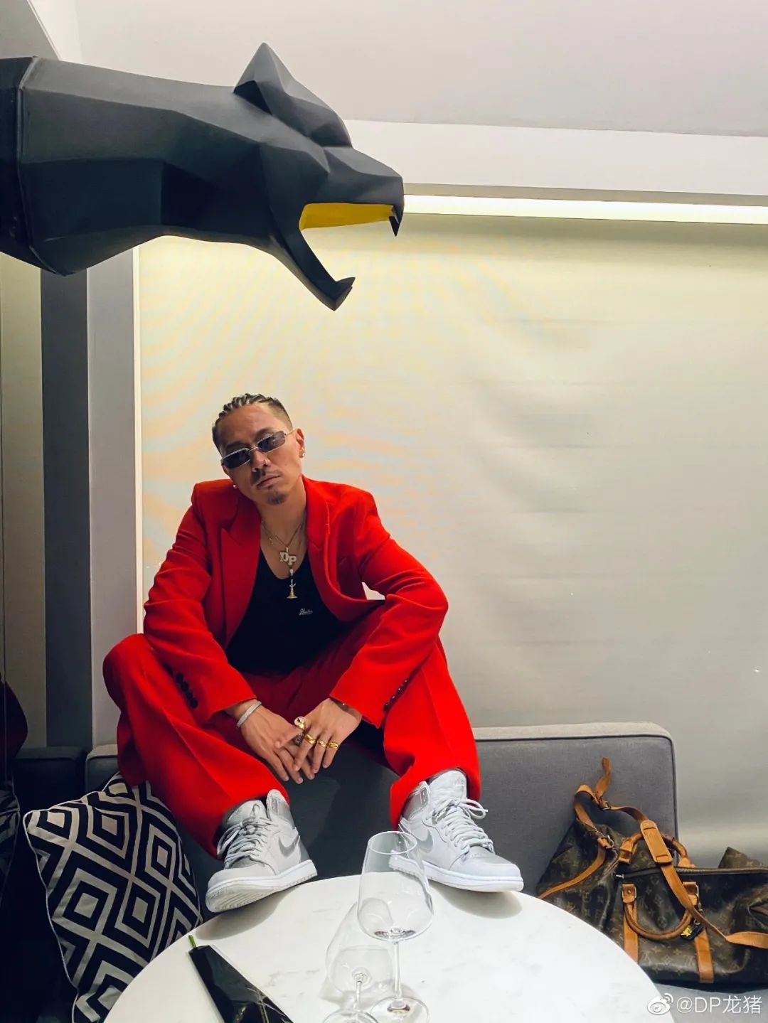 杨晓川点名龙猪不会freestyle 做的是Hip-Pop，龙猪收获不少rapper力挺