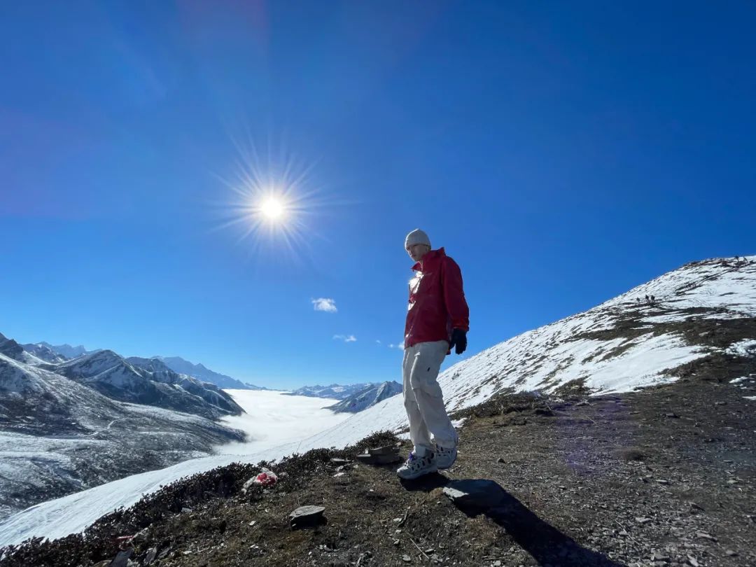 rapper们的酒局:两个“明星”三个妞还有四个“经纪人” | 第4张 | 嘻哈中国 rapper们的酒局:两个“明星”三个妞还有四个“经纪人” | 第4张