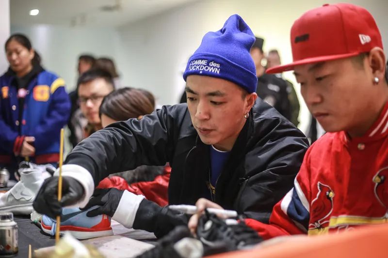 Jony J联名T恤被骂割韭菜，rapper的潮牌中有“黑店”吗？