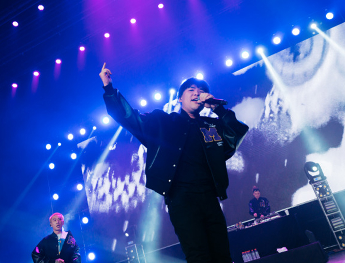 Jony J联名T恤被骂割韭菜，rapper的潮牌中有“黑店”吗？