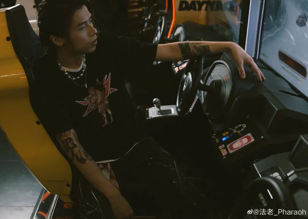 Jony J联名T恤被骂割韭菜，rapper的潮牌中有“黑店”吗？