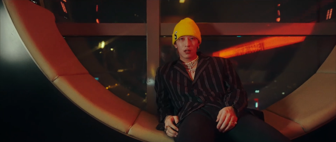 rapper们的酒局:两个“明星”三个妞还有四个“经纪人” | 第1张 | 嘻哈中国 rapper们的酒局:两个“明星”三个妞还有四个“经纪人” | 第1张