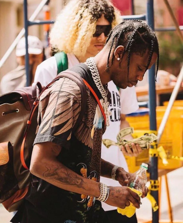 9人死亡17人重伤,这场堪比人间炼狱的音乐节里的男主角到底什么来头? | 第15张 | 嘻哈中国 9人死亡17人重伤,这场堪比人间炼狱的音乐节里的男主角到底什么来头? | 第15张