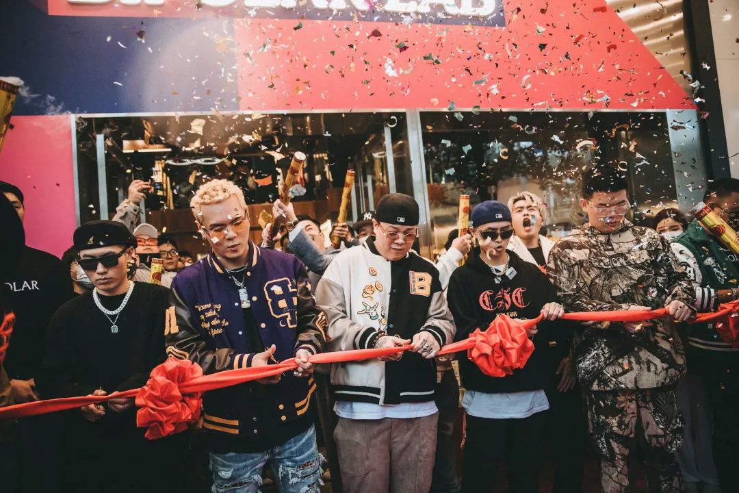 Jony J联名T恤被骂割韭菜，rapper的潮牌中有“黑店”吗？