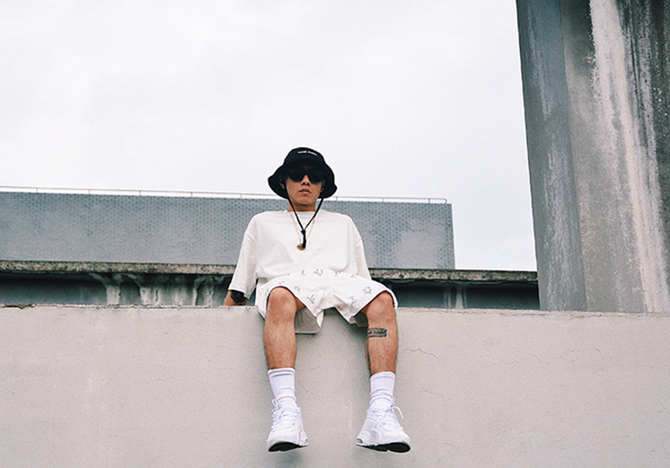 Jony J联名T恤被骂割韭菜，rapper的潮牌中有“黑店”吗？