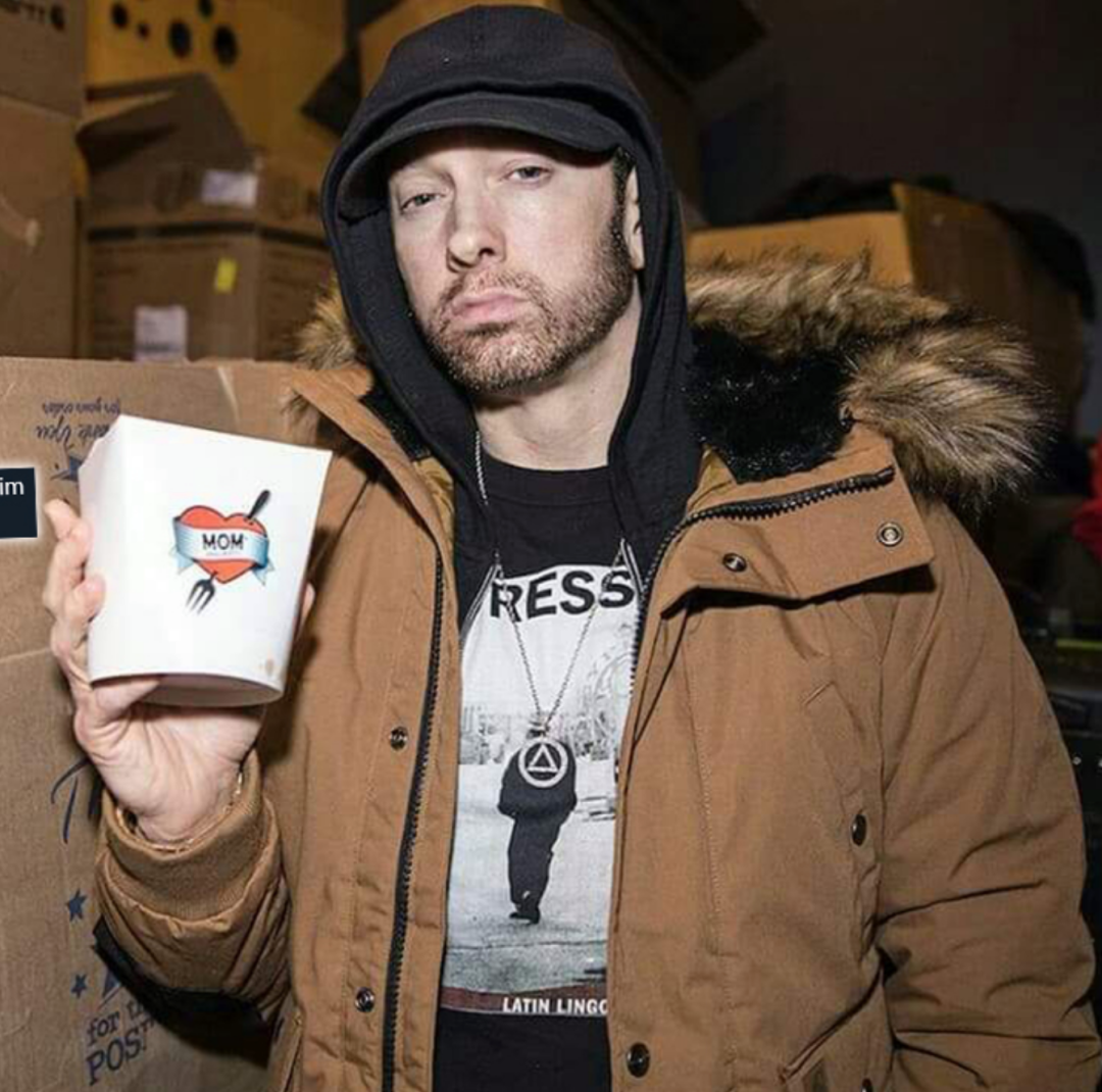 姆爷开了家专卖隔夜意面的餐厅，消费的顾客都要被竖中指…