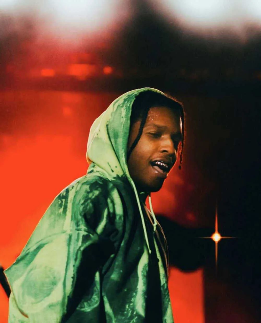 他被称为女性内衣收割机,沉迷于与欧美乐坛天后的恋情中,还整老活敷衍听众? | 第12张 | 嘻哈中国 他被称为女性内衣收割机,沉迷于与欧美乐坛天后的恋情中,还整老活敷衍听众? | 第12张