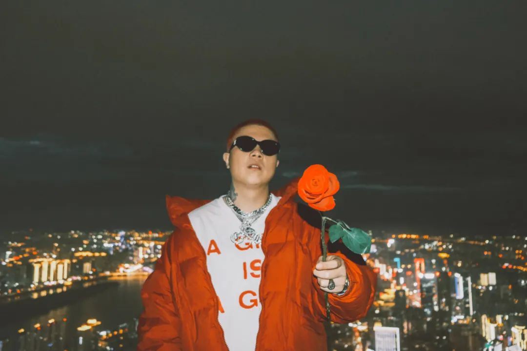 专辑概念空虚、旋律唱段难听，功夫胖的新专辑实在是不太行