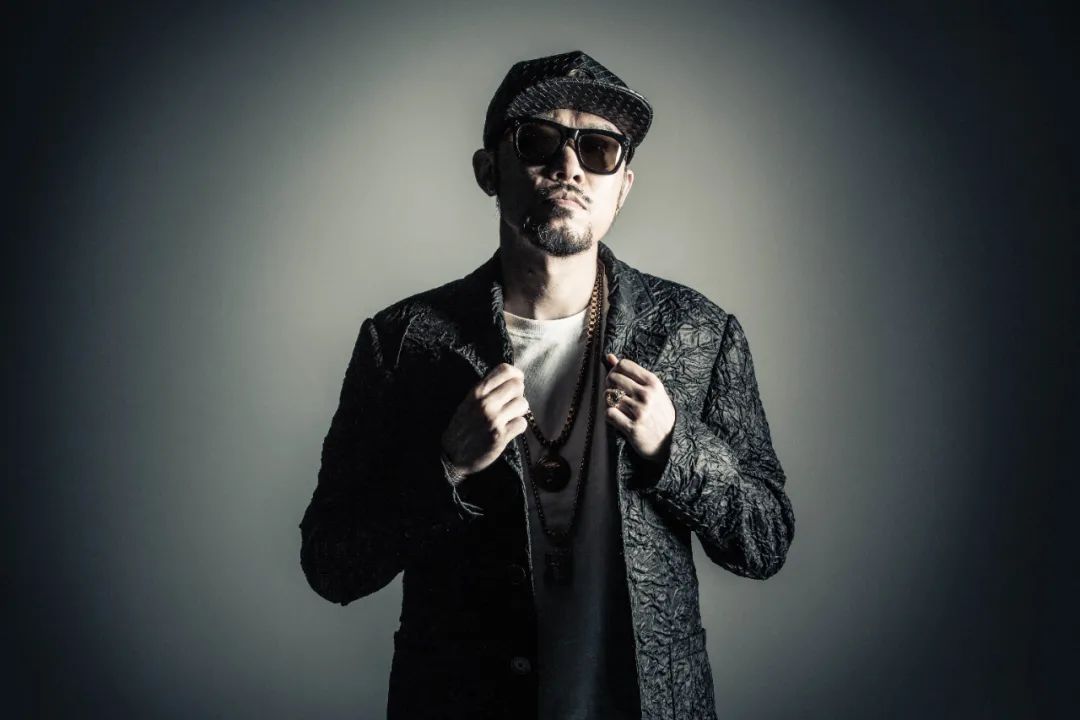 世纪之初，热狗的盗版碟和毛片一起被销毁 | 第2张