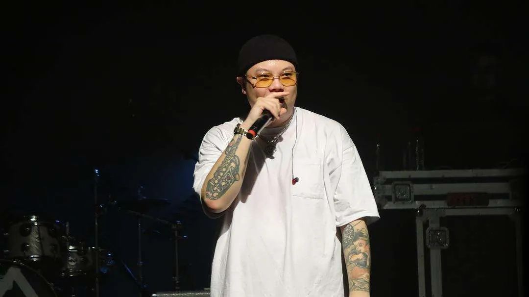 专辑概念空虚、旋律唱段难听，功夫胖的新专辑实在是不太行